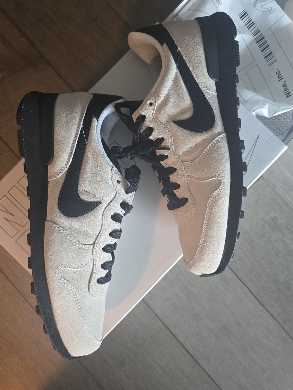 Brand New One Of A Kind Nike INTERNATIONALIST LIGHT GREY WHITE BLACK SIZE 8